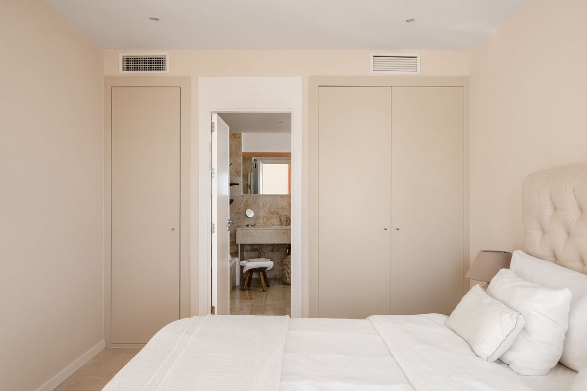 Te koop Middle Floor Apartment Costa Del Sol Altos De Los Monteros € 569.000,-