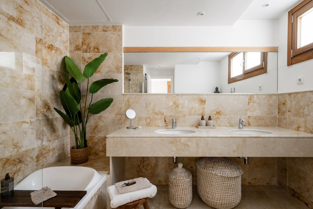 Te koop Middle Floor Apartment Costa Del Sol Altos De Los Monteros € 569.000,-