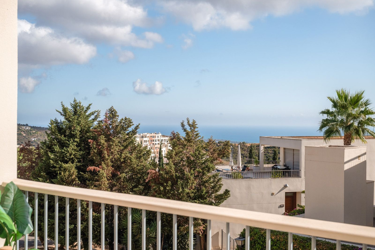 Te koop Middle Floor Apartment Costa Del Sol Altos De Los Monteros € 569.000,-