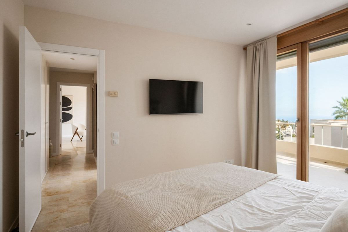 Te koop Middle Floor Apartment Costa Del Sol Altos De Los Monteros € 569.000,-