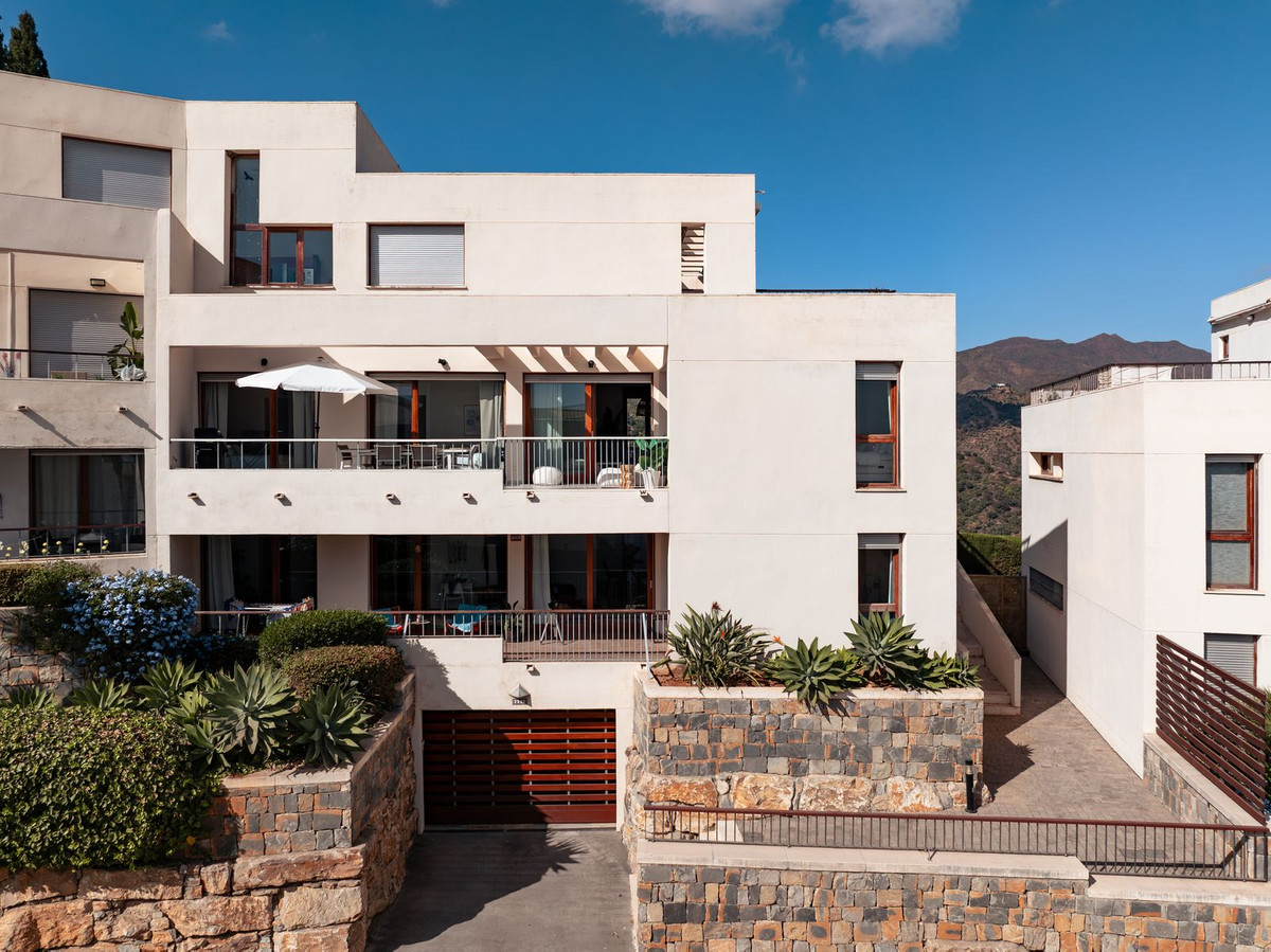 Te koop Middle Floor Apartment Costa Del Sol Altos De Los Monteros € 569.000,-