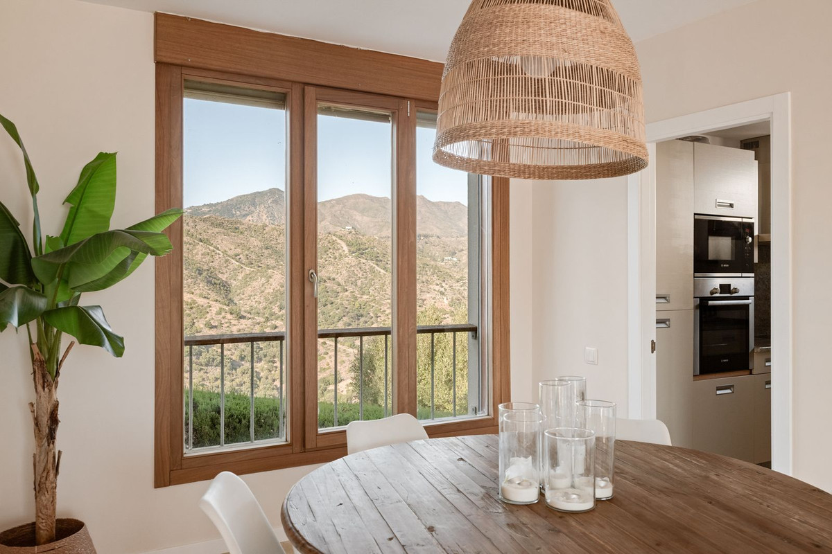 Te koop Middle Floor Apartment Costa Del Sol Altos De Los Monteros € 569.000,-