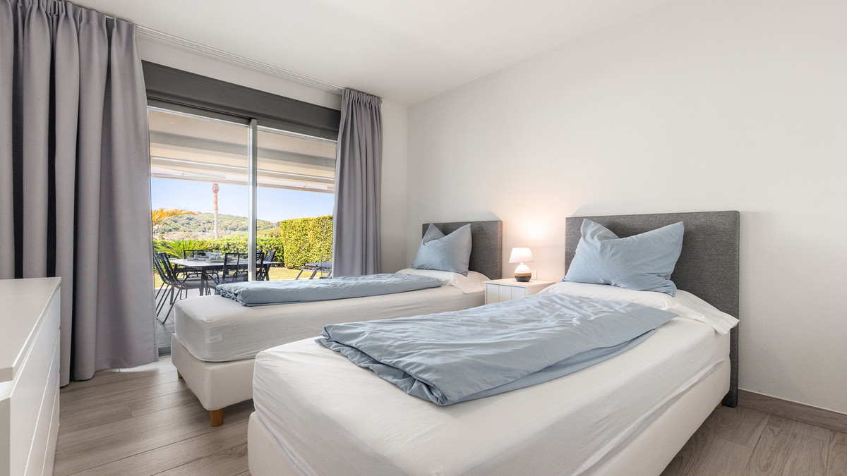 Te koop Middle Floor Apartment Costa Del Sol Casares € 389.000,-