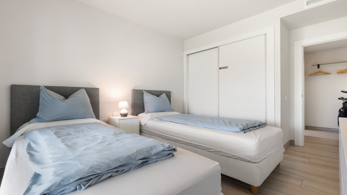 Te koop Middle Floor Apartment Costa Del Sol Casares € 389.000,-