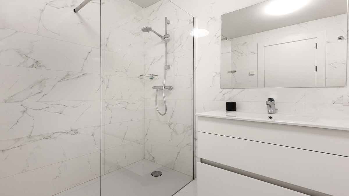 Te koop Middle Floor Apartment Costa Del Sol Casares € 389.000,-