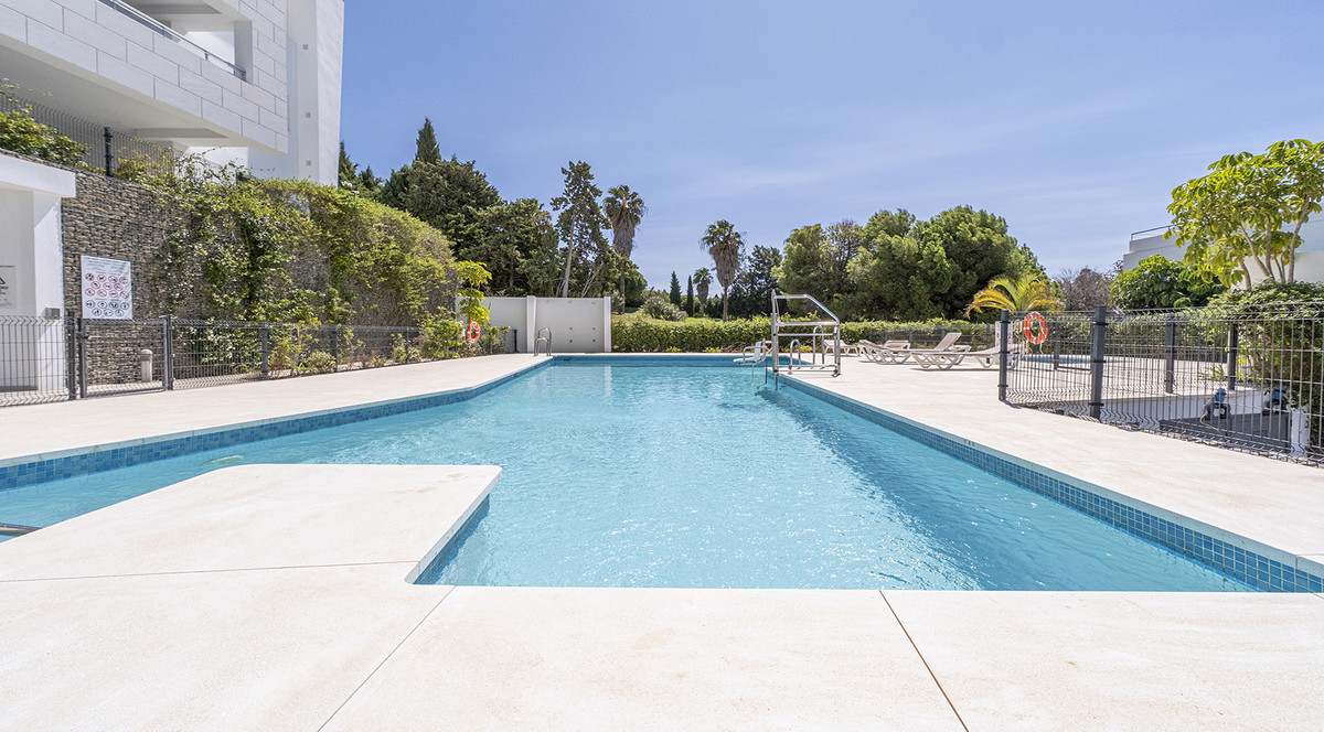 Te koop Middle Floor Apartment Costa Del Sol Casares € 389.000,-