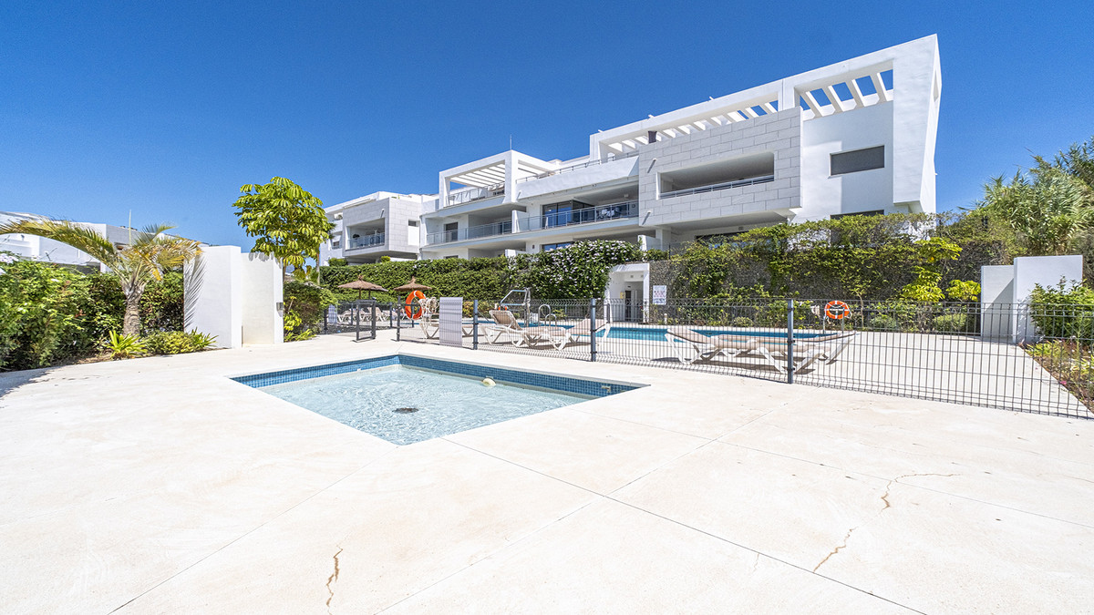 Te koop Middle Floor Apartment Costa Del Sol Casares € 389.000,-