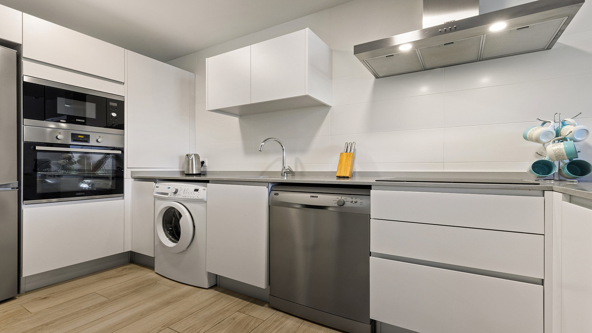 Te koop Middle Floor Apartment Costa Del Sol Casares € 389.000,-