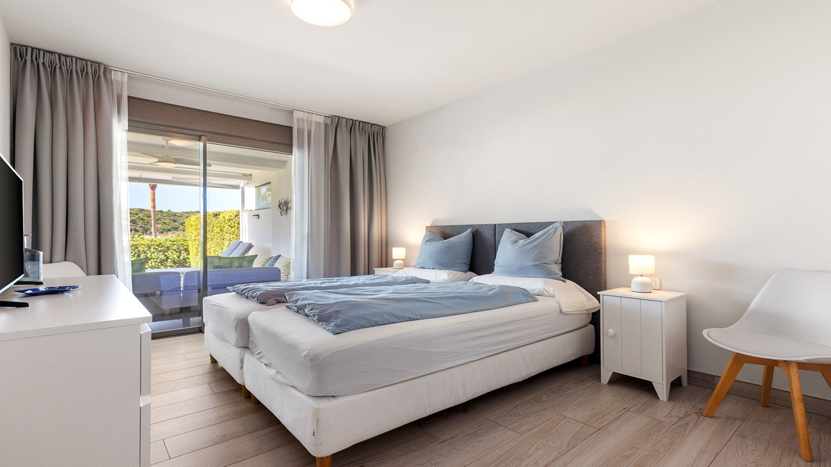 Te koop Middle Floor Apartment Costa Del Sol Casares € 389.000,-