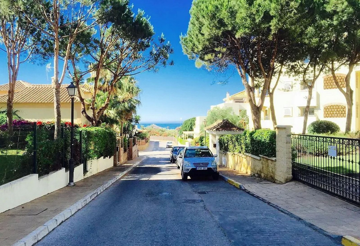 Te koop Middle Floor Apartment Costa Del Sol Elviria € 420.000,-