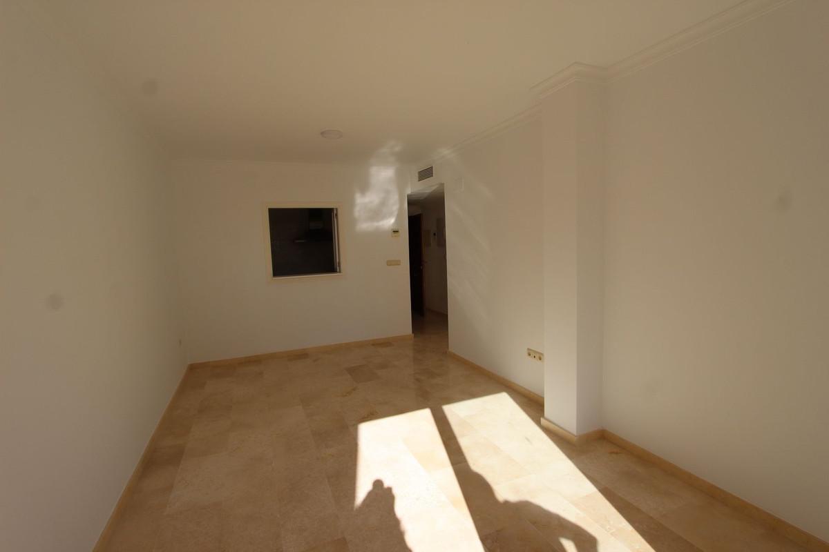 Te koop Middle Floor Apartment Costa Del Sol Elviria € 420.000,-