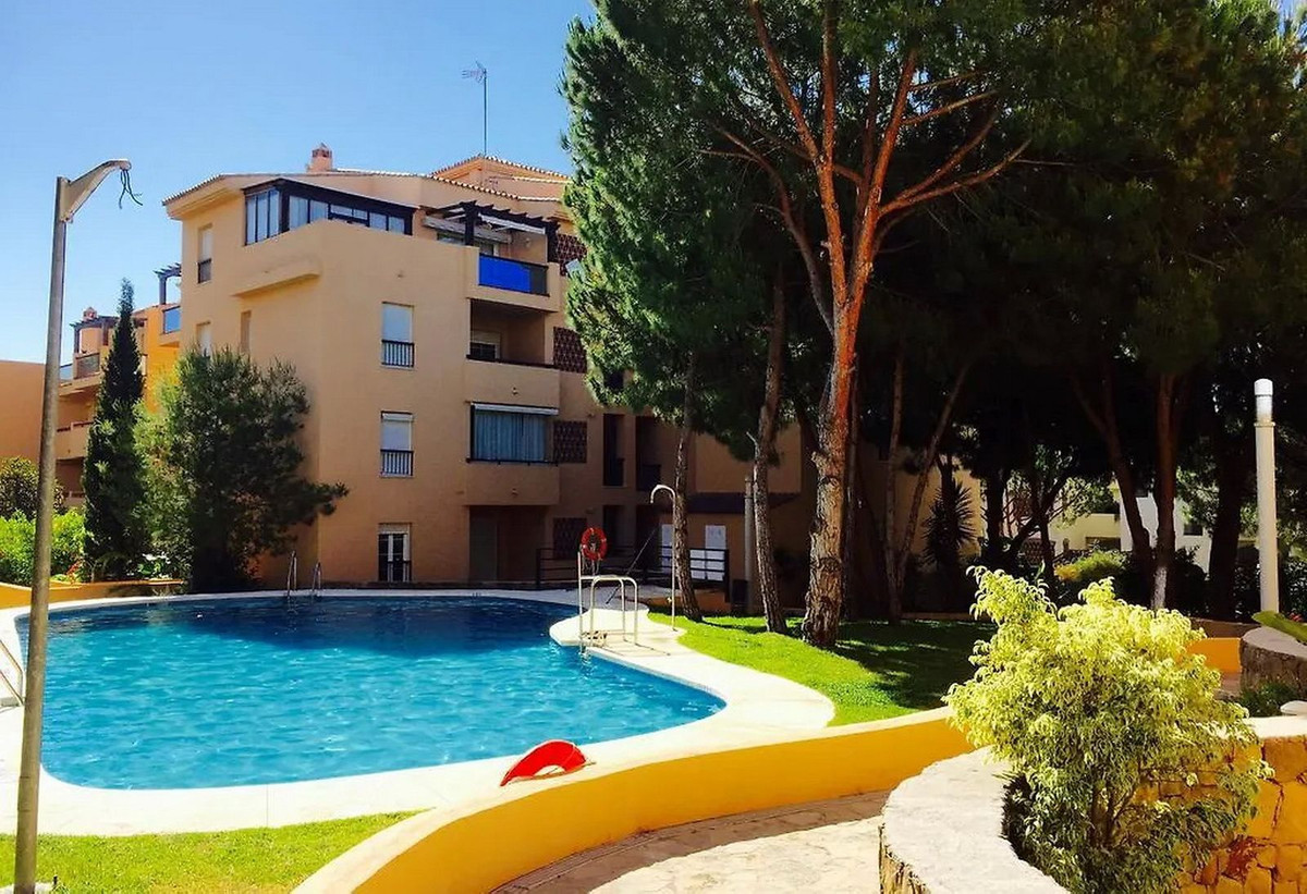Te koop Middle Floor Apartment Costa Del Sol Elviria € 420.000,-
