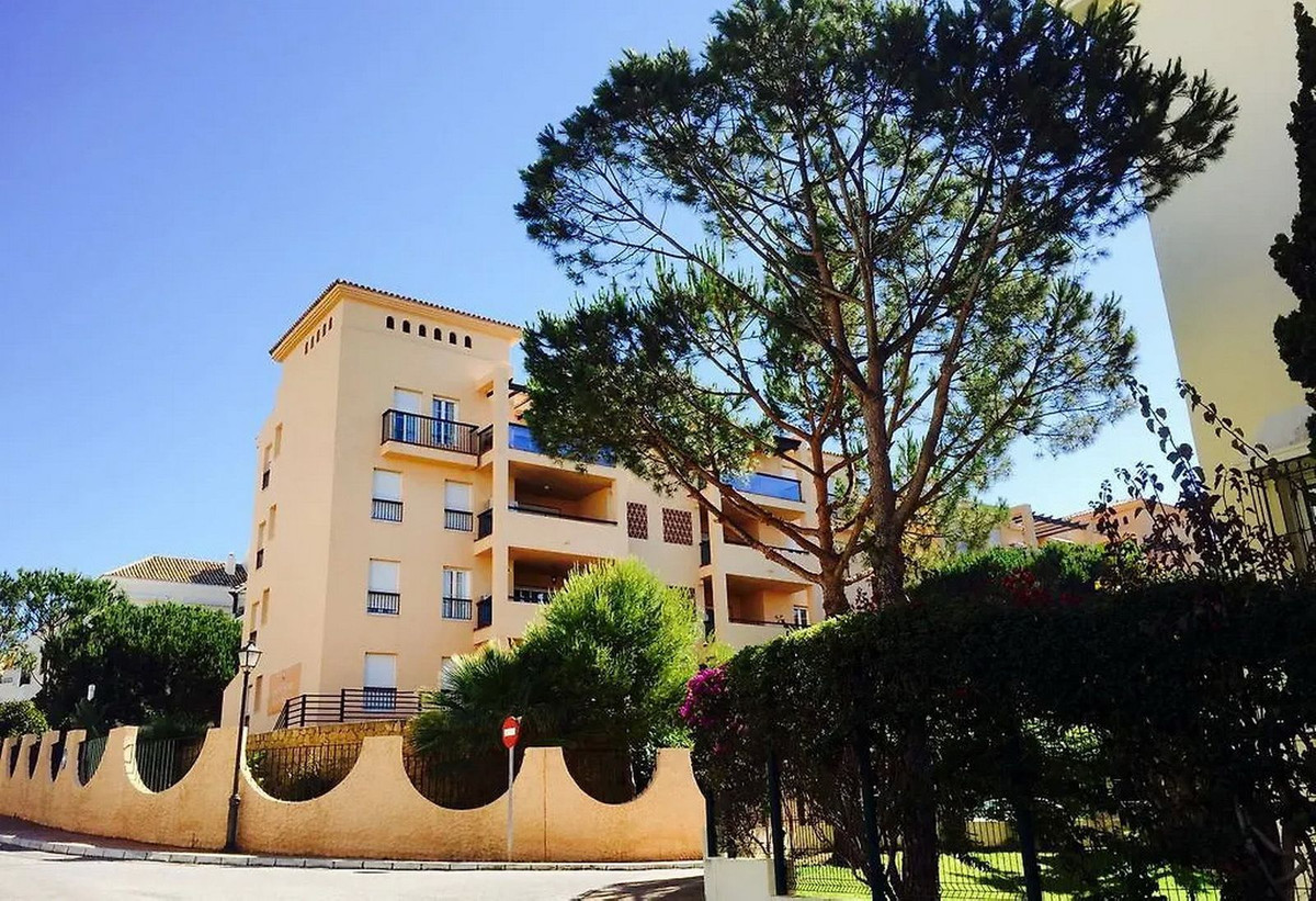 Te koop Middle Floor Apartment Costa Del Sol Elviria € 420.000,-