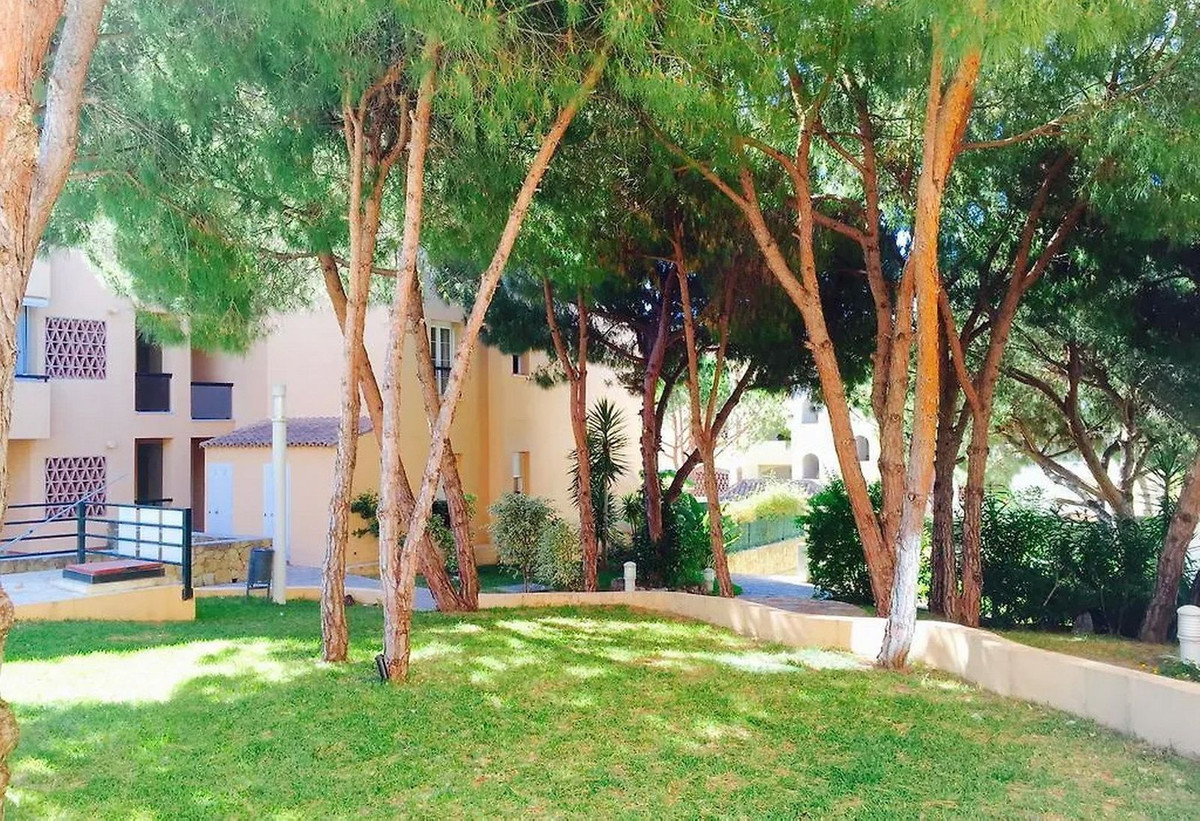 Te koop Middle Floor Apartment Costa Del Sol Elviria € 420.000,-