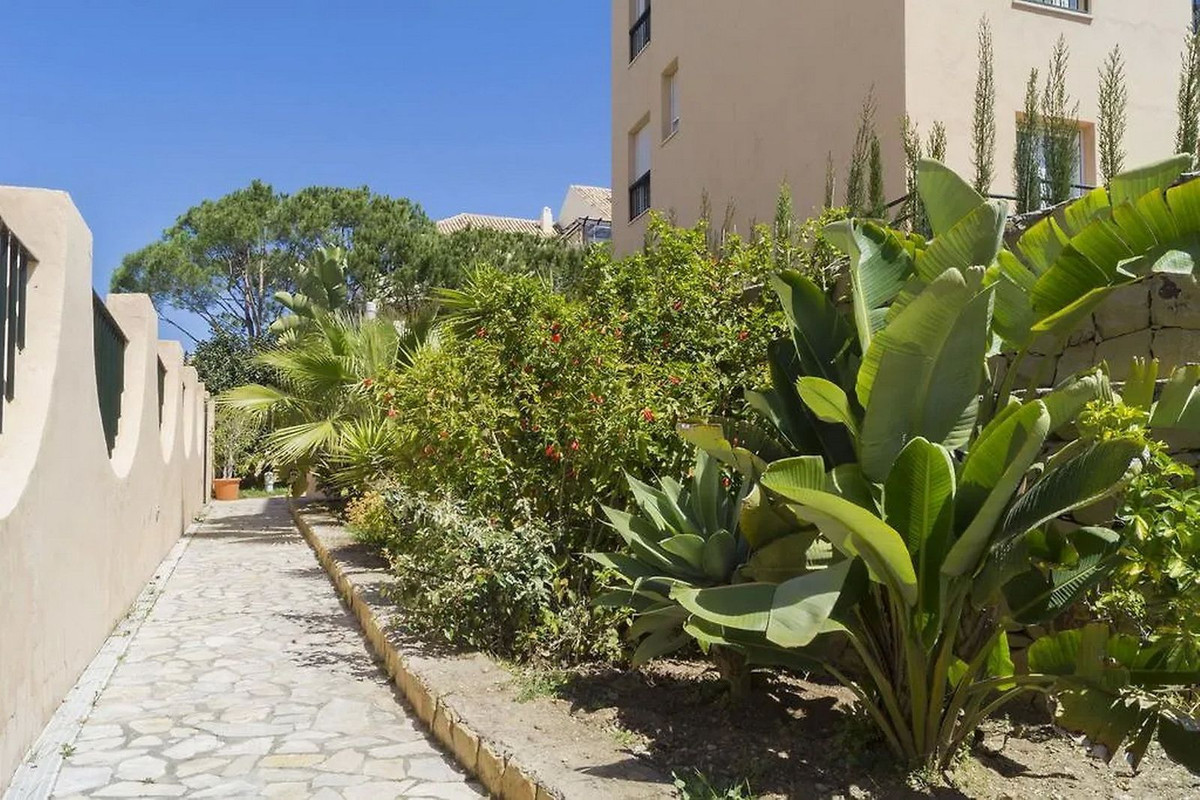 Te koop Middle Floor Apartment Costa Del Sol Elviria € 420.000,-