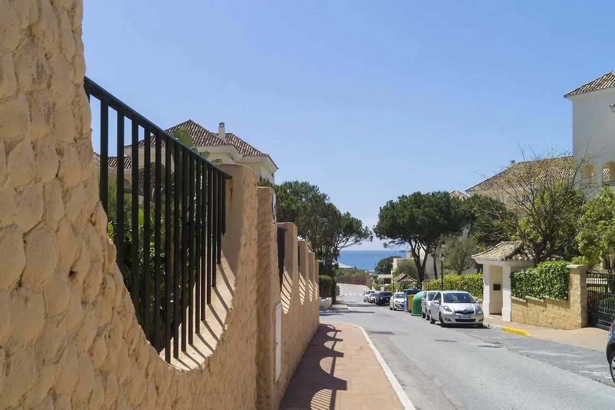 Te koop Middle Floor Apartment Costa Del Sol Elviria € 420.000,-
