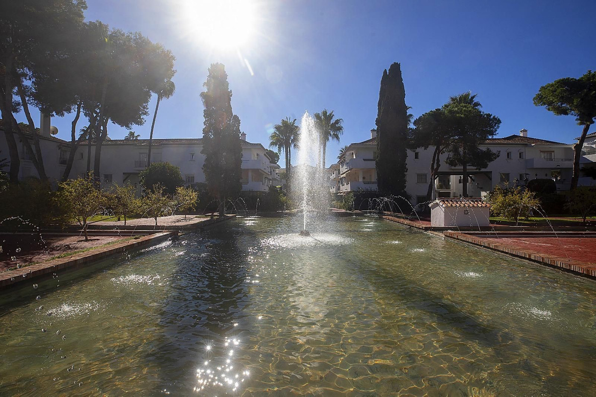 Te koop Middle Floor Apartment Costa Del Sol El Presidente € 1.200.000,-