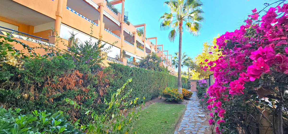 Te koop Gelijkvloers appartement Costa Del Sol Elviria € 350.000,-