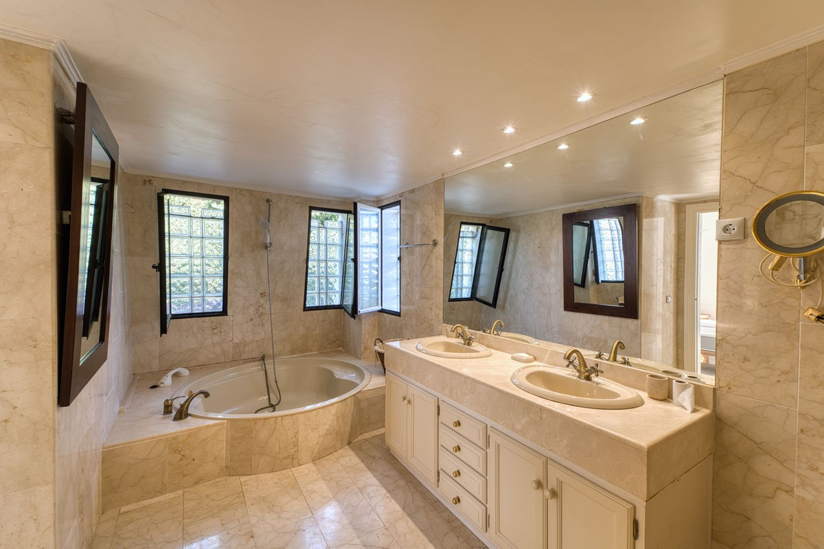 Te koop Vrijstaande Villa Costa Del Sol Nueva Andalucía € 1.700.000,-