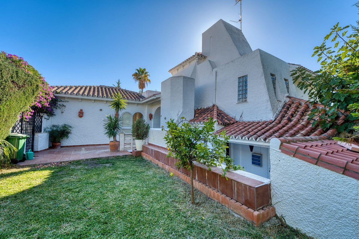 Te koop Vrijstaande Villa Costa Del Sol Nueva Andalucía € 1.700.000,-