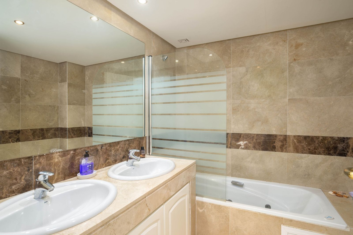 Te koop Middle Floor Apartment Costa Del Sol Río Real € 549.000,-