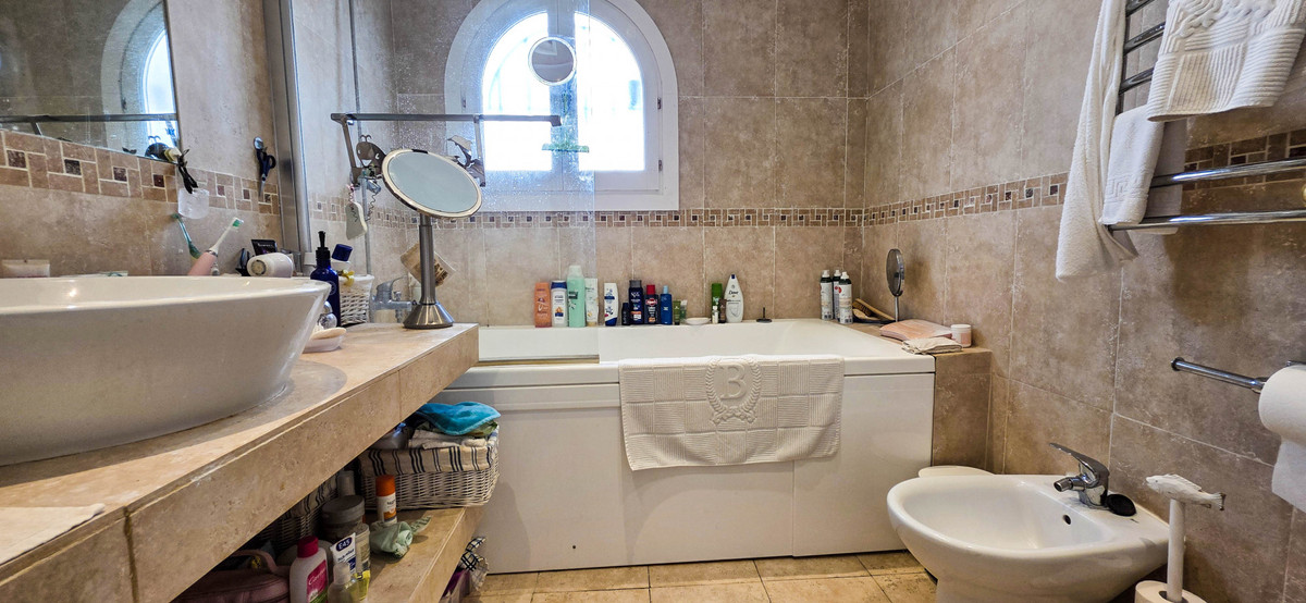 Te koop Half vrijstaand huis Costa Del Sol La Duquesa € 850.000,-