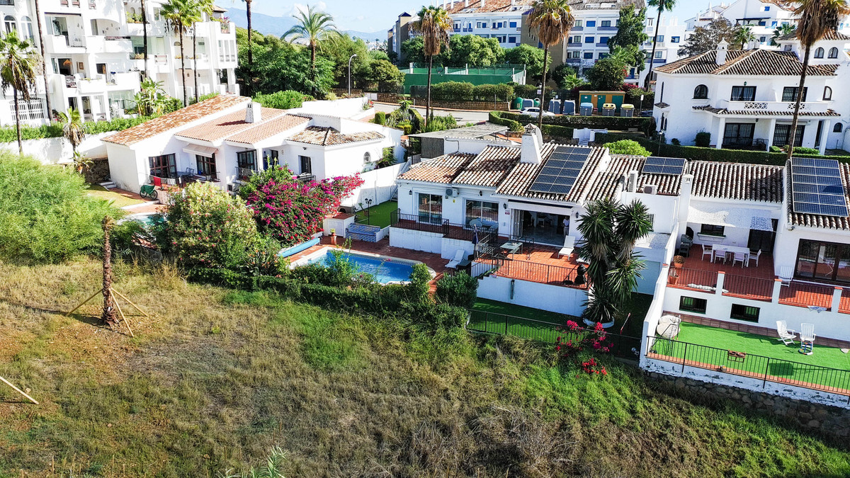 Te koop Half vrijstaand huis Costa Del Sol La Duquesa € 850.000,-