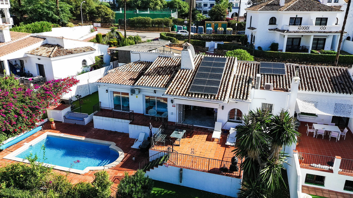 Te koop Half vrijstaand huis Costa Del Sol La Duquesa € 850.000,-