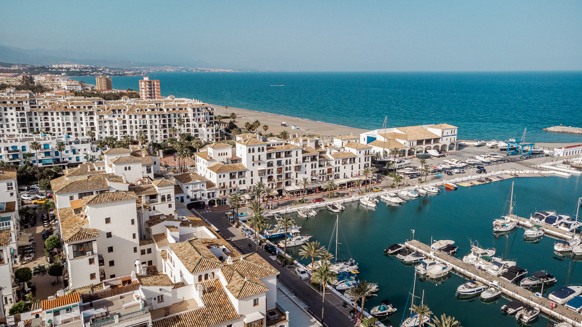 Te koop Half vrijstaand huis Costa Del Sol La Duquesa € 850.000,-