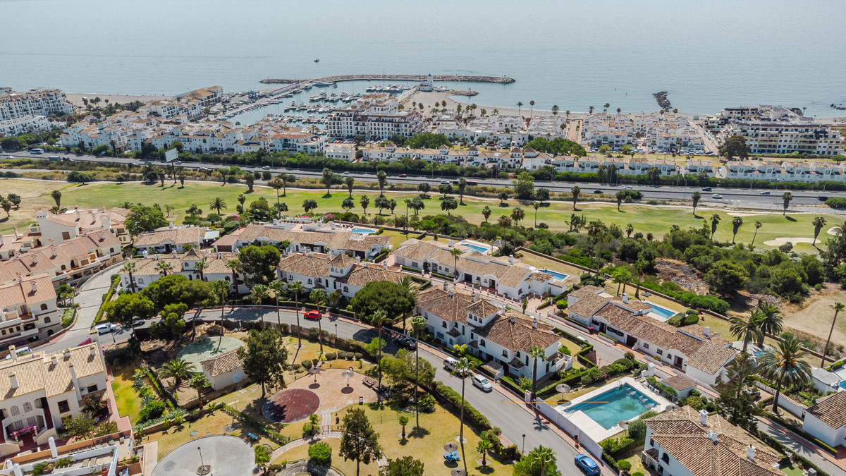 Te koop Half vrijstaand huis Costa Del Sol La Duquesa € 850.000,-