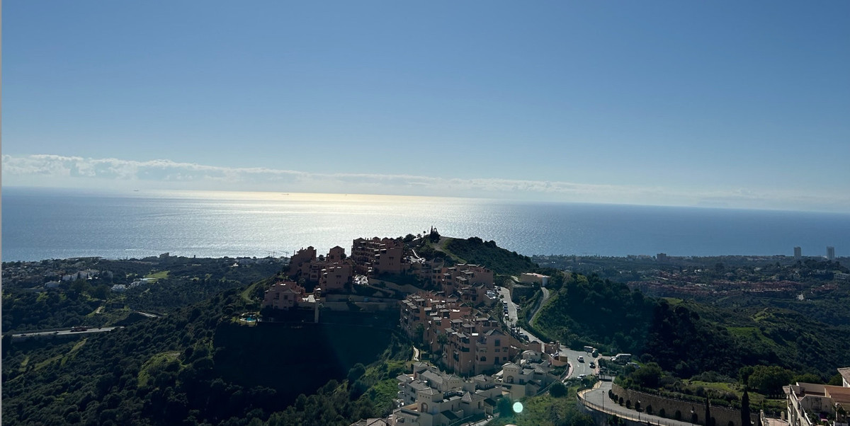 Te koop Middle Floor Apartment Costa Del Sol Mijas Costa € 1.495.000,-