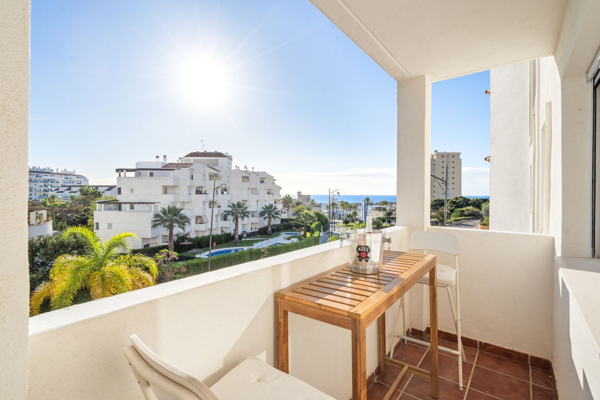 Te koop Middle Floor Apartment Costa Del Sol Estepona € 495.000,-