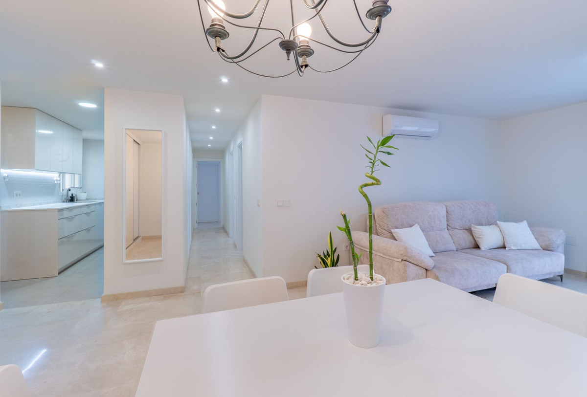 Te koop Middle Floor Apartment Costa Del Sol Fuengirola € 395.000,-