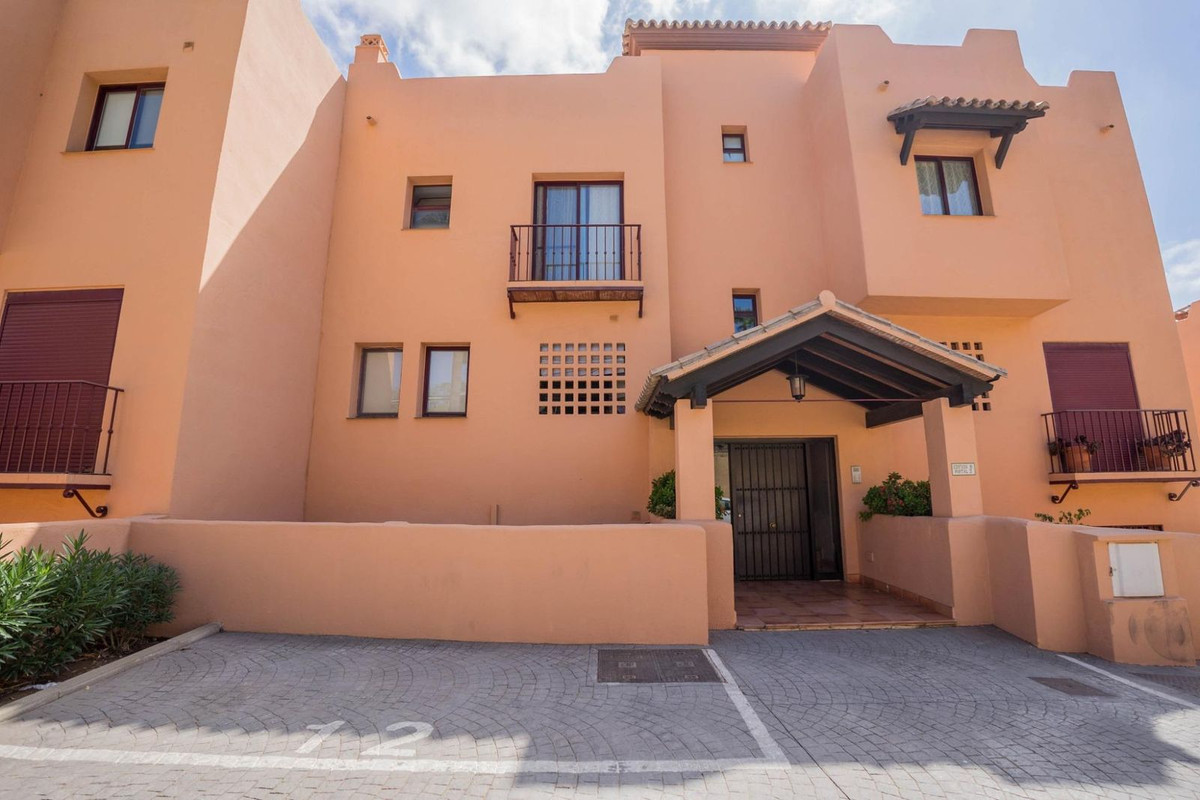 Te koop Middle Floor Apartment Costa Del Sol Calahonda € 320.000,-