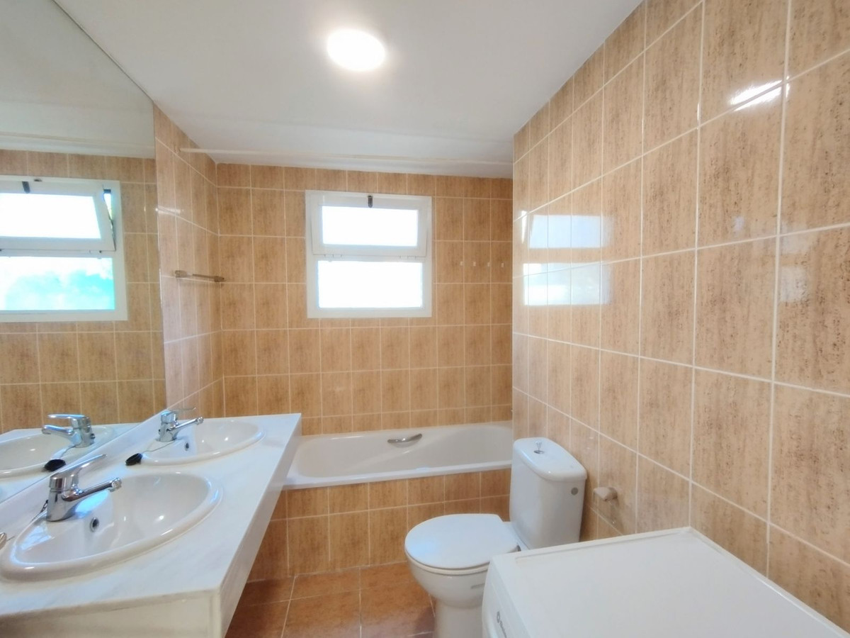 Te koop Middle Floor Apartment Costa Del Sol Calahonda € 299.000,-