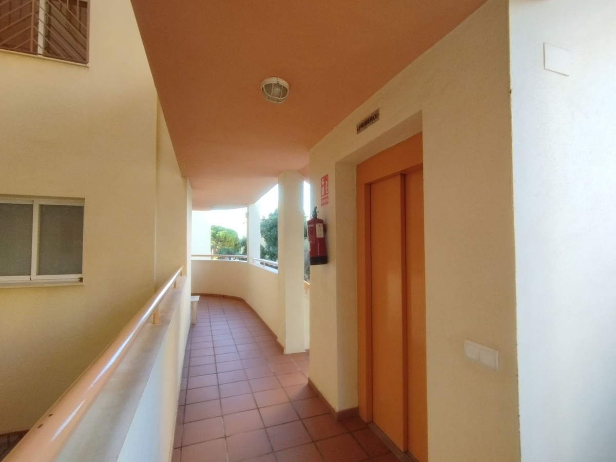 Te koop Middle Floor Apartment Costa Del Sol Calahonda € 299.000,-