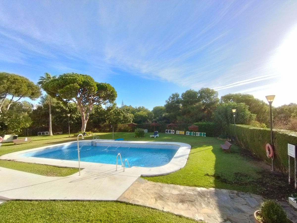 Te koop Middle Floor Apartment Costa Del Sol Calahonda € 299.000,-