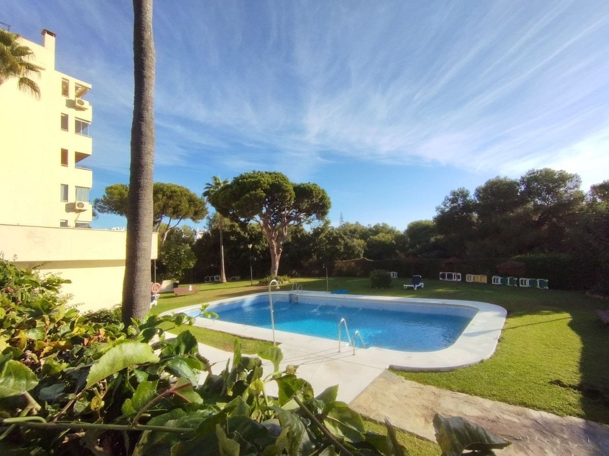 Te koop Middle Floor Apartment Costa Del Sol Calahonda € 299.000,-