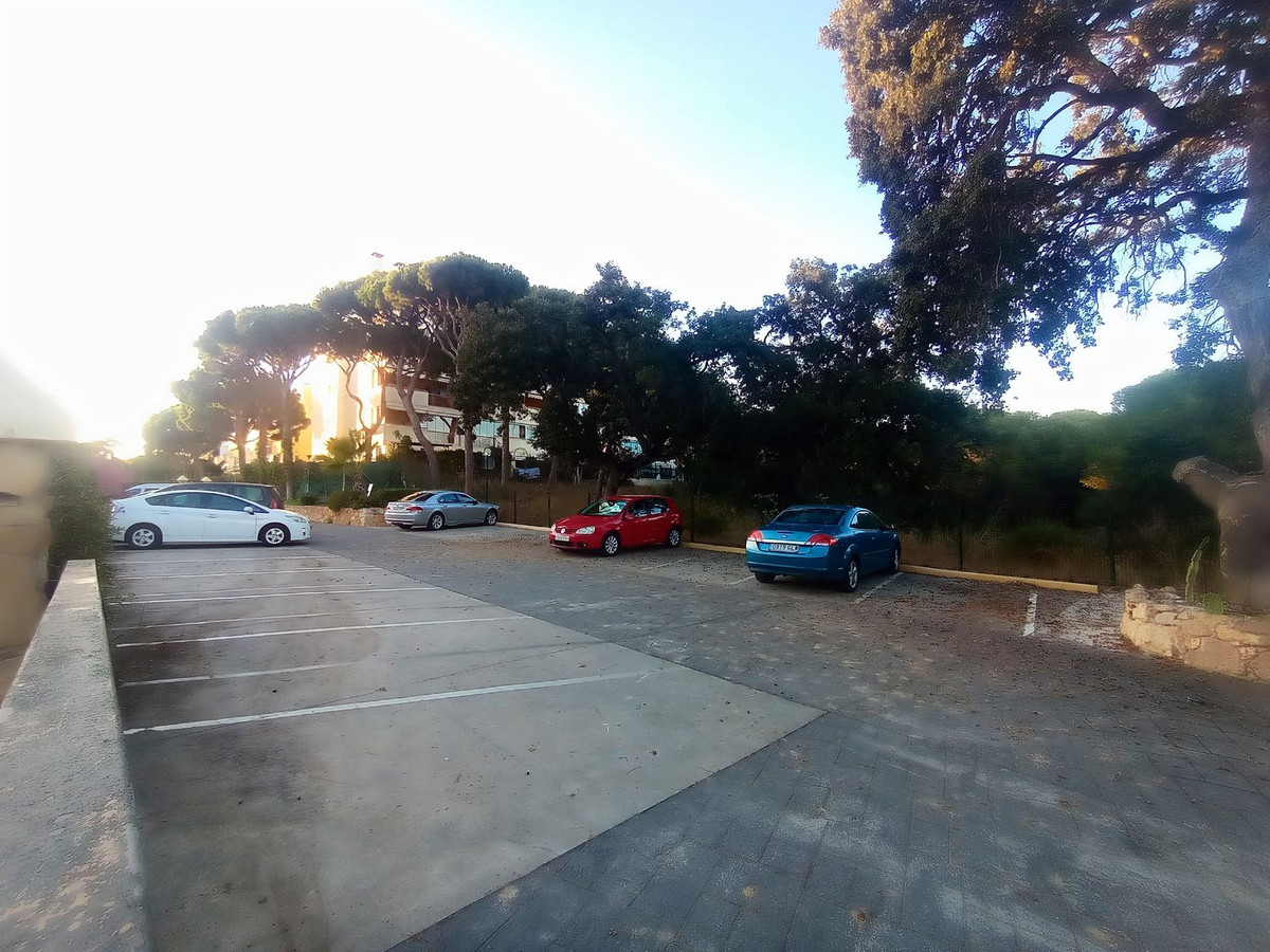 Te koop Middle Floor Apartment Costa Del Sol Calahonda € 299.000,-