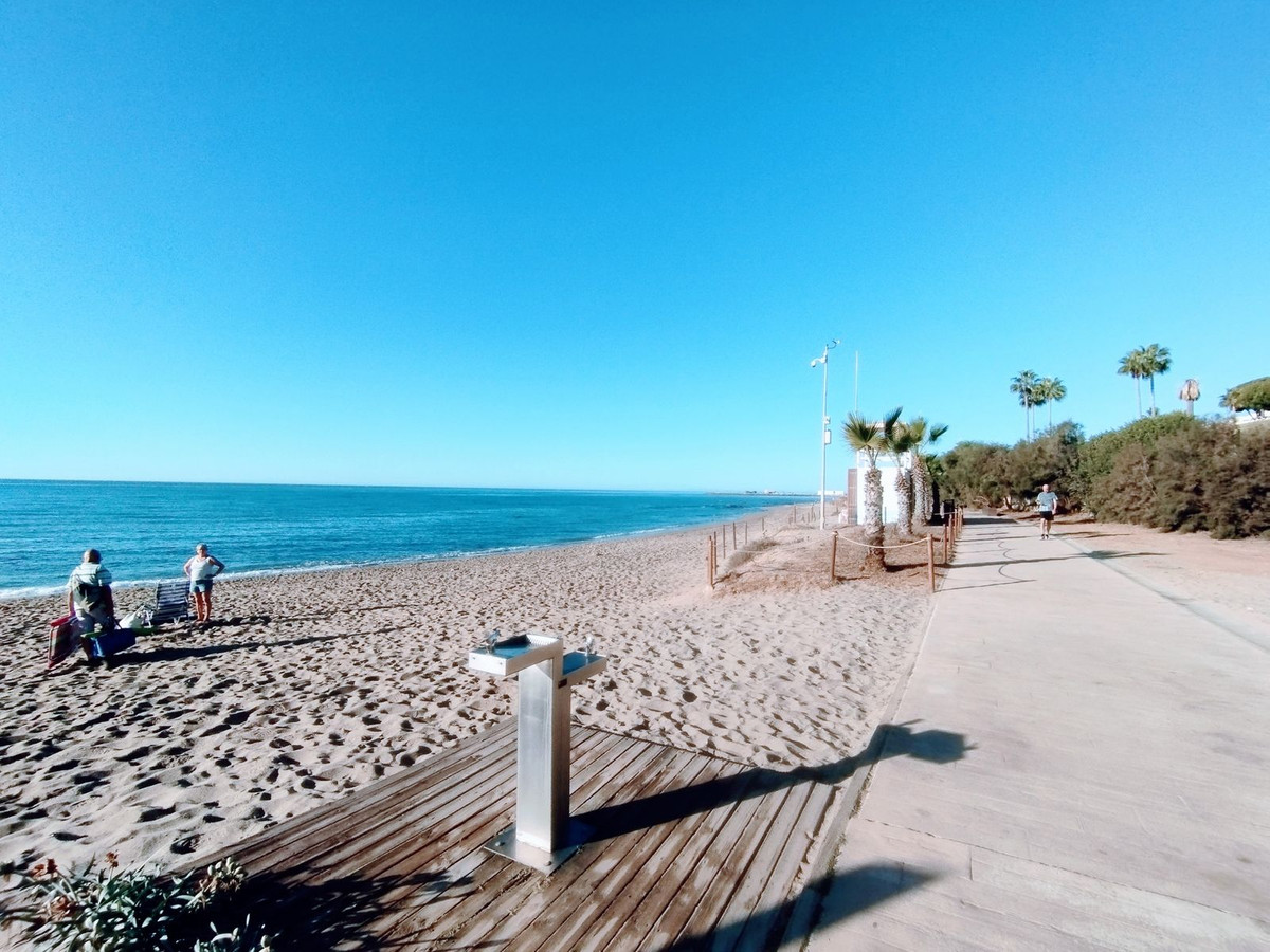 Te koop Middle Floor Apartment Costa Del Sol Calahonda € 299.000,-