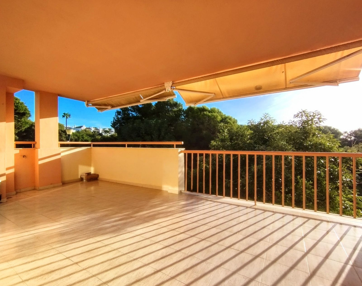 Te koop Middle Floor Apartment Costa Del Sol Calahonda € 299.000,-