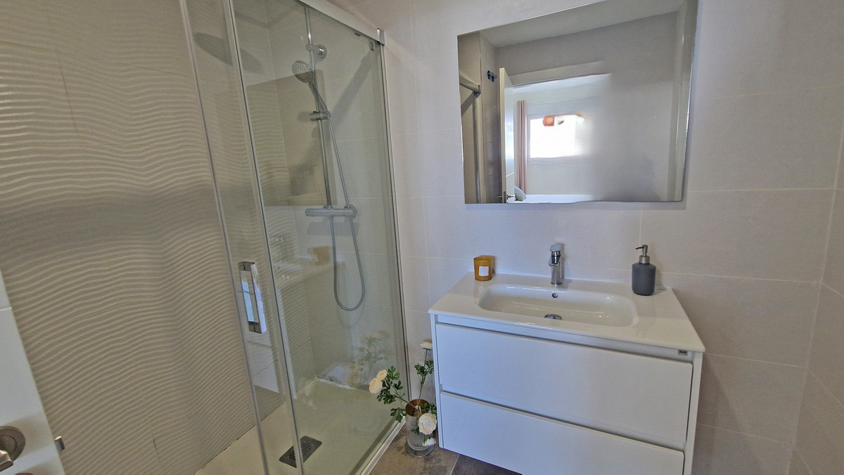 Te koop Middle Floor Apartment Costa Del Sol Estepona € 479.000,-