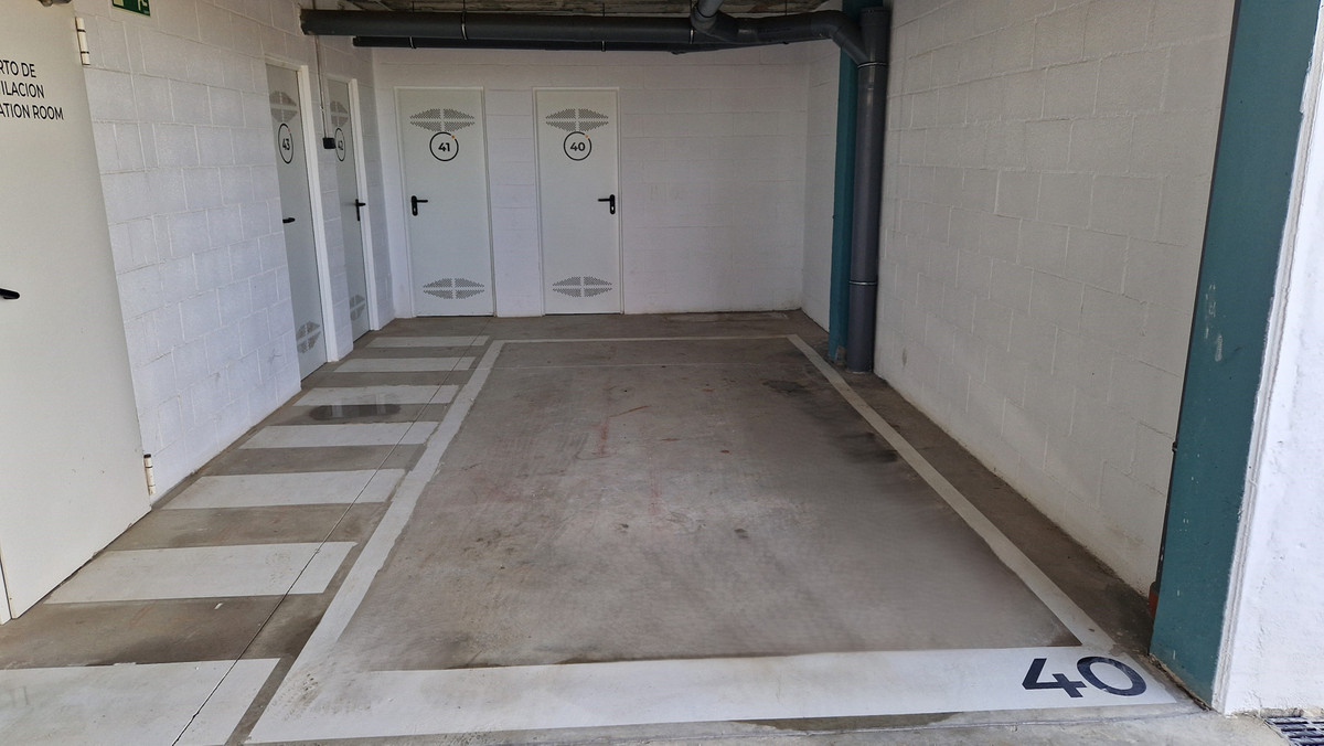 Te koop Middle Floor Apartment Costa Del Sol Estepona € 479.000,-