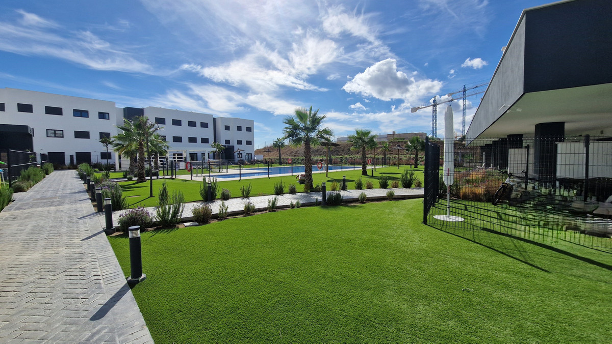 Te koop Middle Floor Apartment Costa Del Sol Estepona € 479.000,-