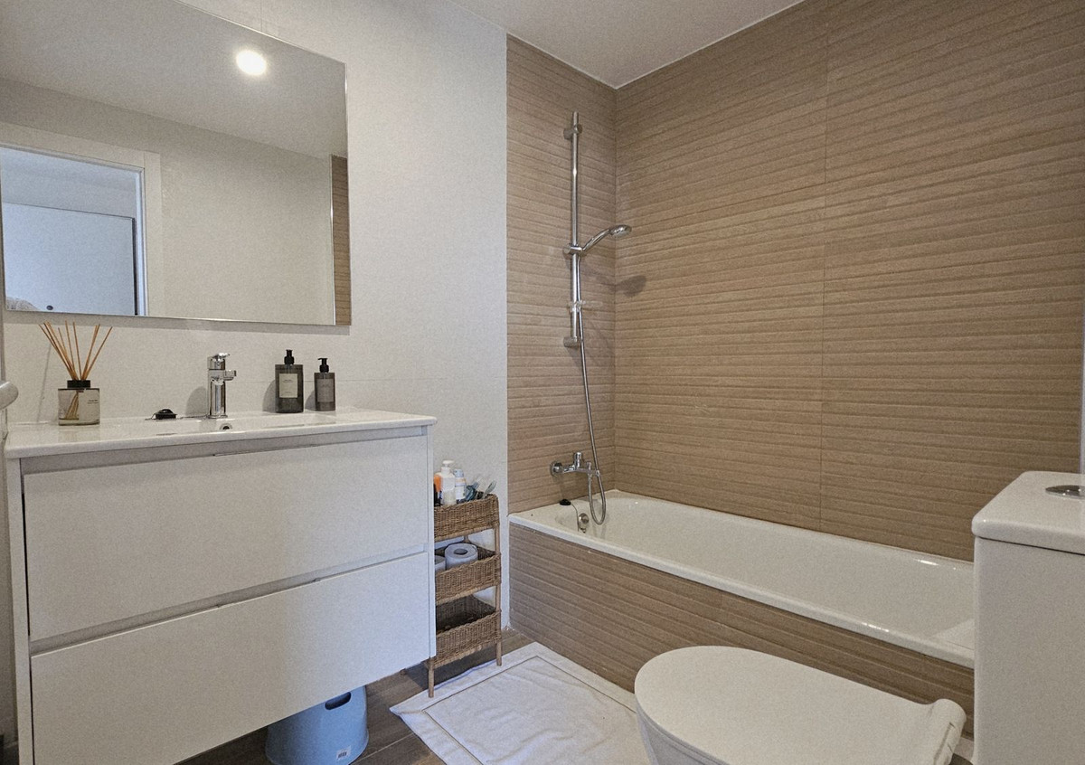 Te koop Middle Floor Apartment Costa Del Sol Casares € 248.000,-