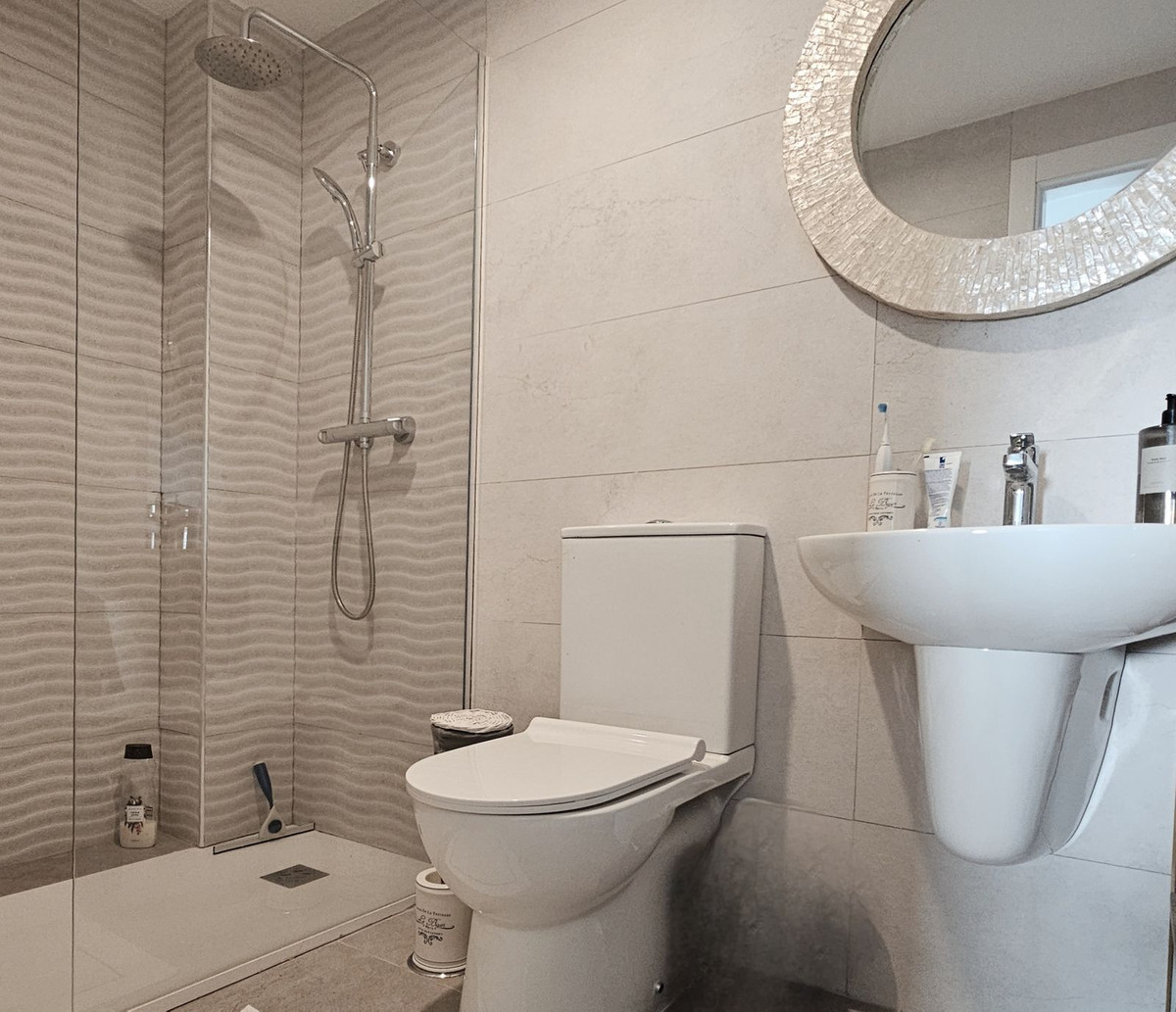 Te koop Middle Floor Apartment Costa Del Sol Casares € 248.000,-