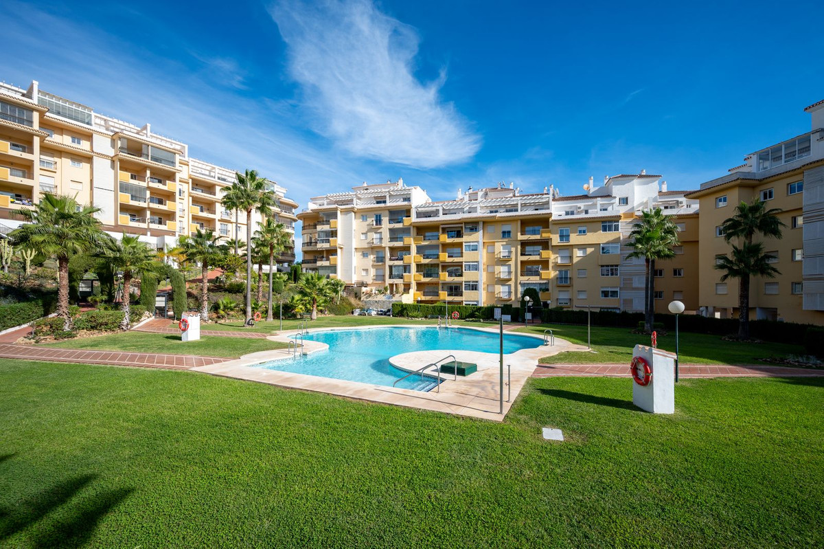 Te koop Middle Floor Apartment Costa Del Sol La Cala De Mijas € 375.000,-