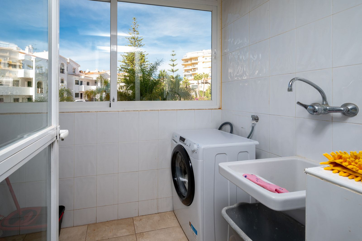 Te koop Middle Floor Apartment Costa Del Sol La Cala De Mijas € 375.000,-