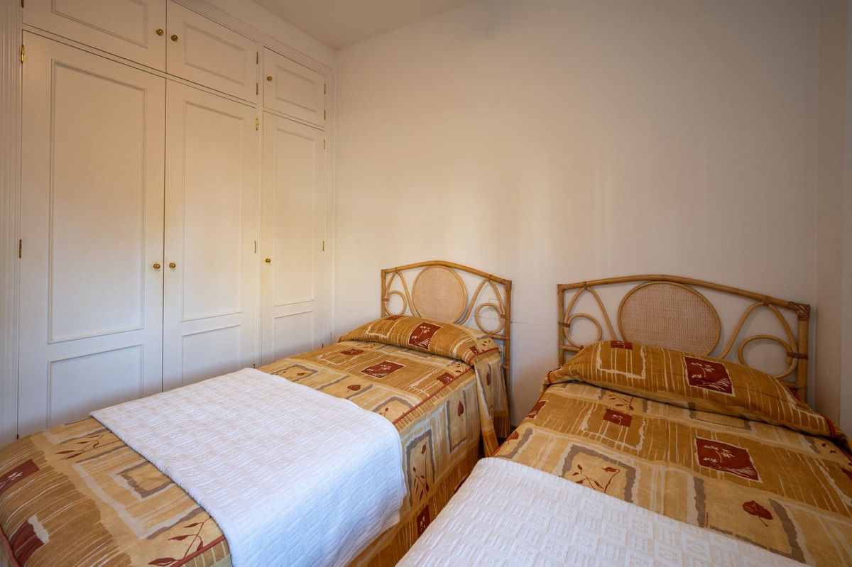 Te koop Middle Floor Apartment Costa Del Sol La Cala De Mijas € 375.000,-