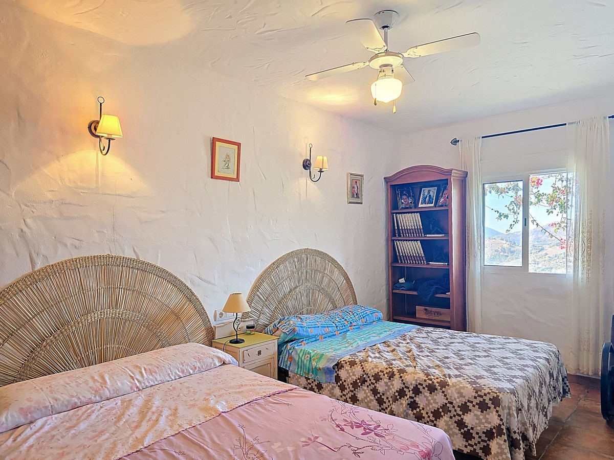 Te koop Finca - Cortijo Costa Del Sol Frigiliana € 350.000,-